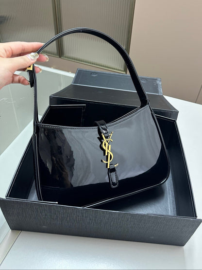 YSL ELEGANTE BOLSO CON DETALLES DORADOS