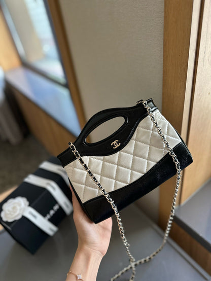 CHANEL VINTAGE CROSSBODY