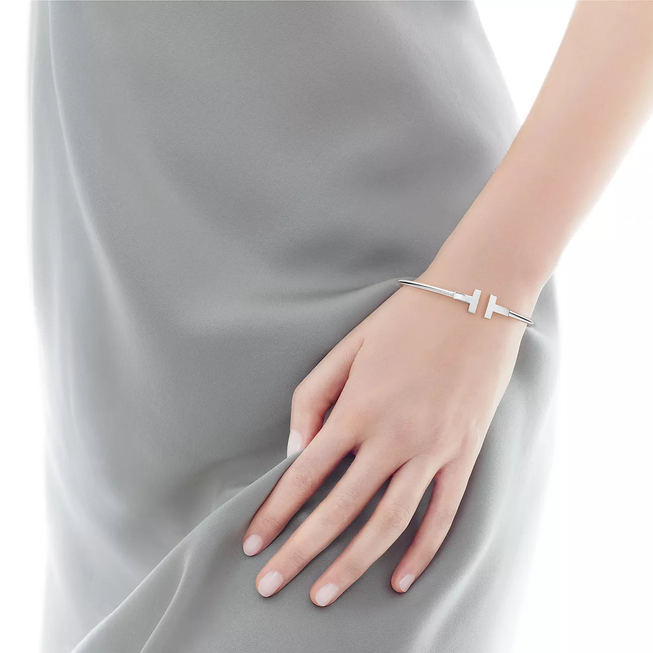 TIFFANY T. SLIM WHITE GOLD BRACELET